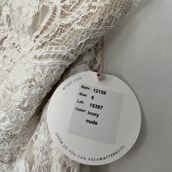 Never-Been-Worn Wedding Dress - Picture 9 of 11